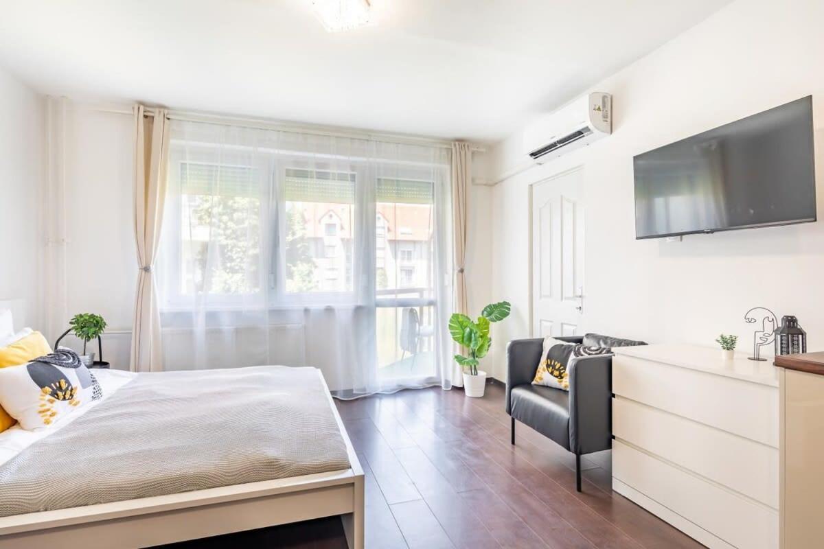 Sunny Balcony - Cute And Cozy Apartment Budapesta Exterior foto