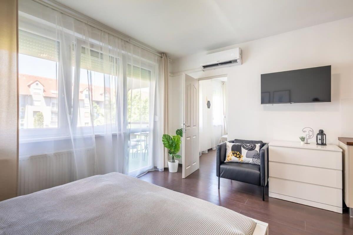 Sunny Balcony - Cute And Cozy Apartment Budapesta Exterior foto