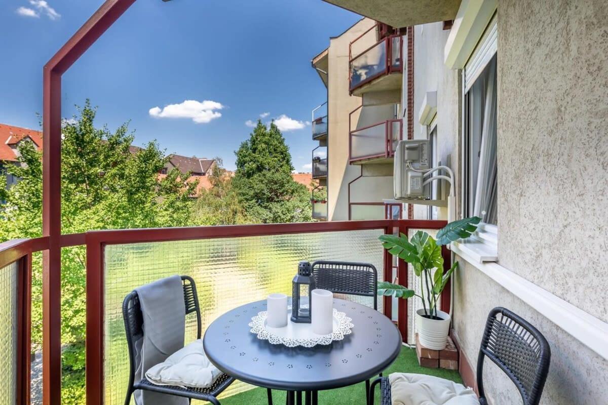 Sunny Balcony - Cute And Cozy Apartment Budapesta Exterior foto